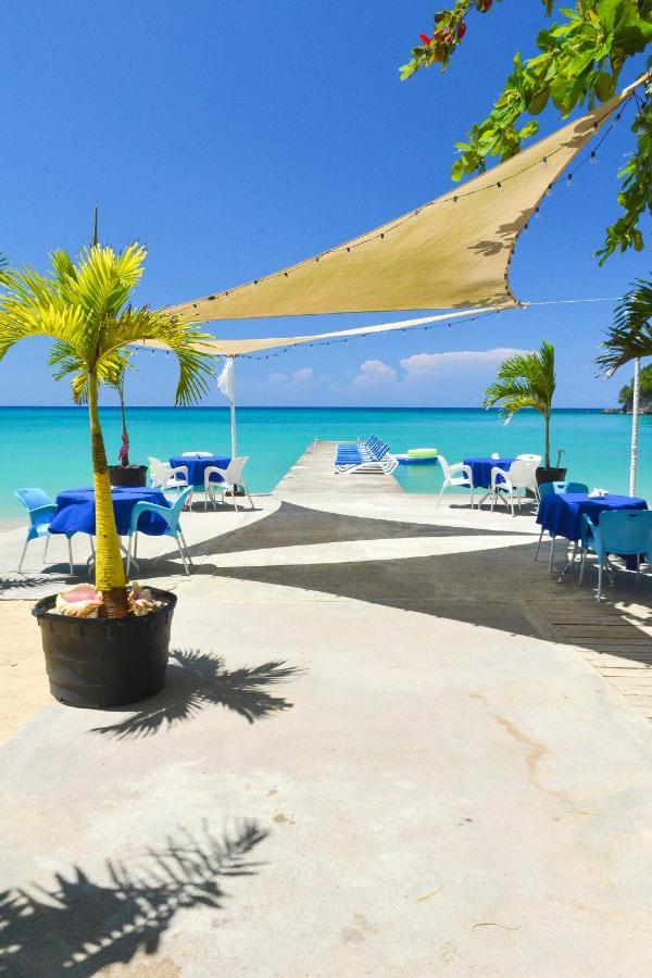Beach Front Hotel Очо-Риос Экстерьер фото